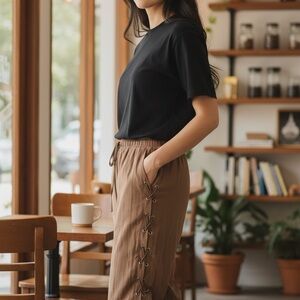 NWOT Women’s Medieval-Style Lace-Up Capri Pants – Brown, Size Medium